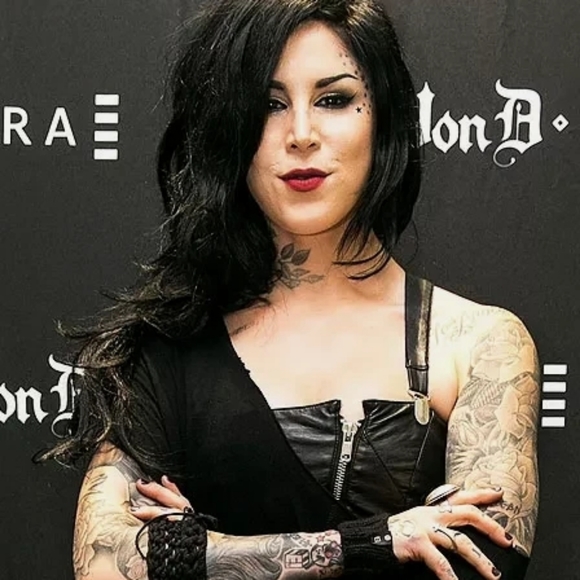 🆕 Underage Red 💄 KVD Beauty Everlasting Liquid Lipstick - Picture 2 of 10